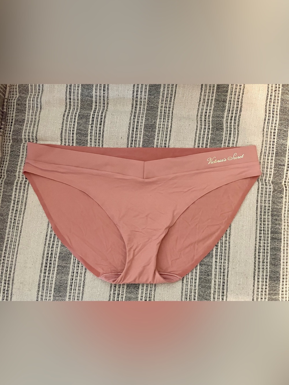 NWT Victoria's Secret Incredible Seamless Bikini Panty in Dusty Rose